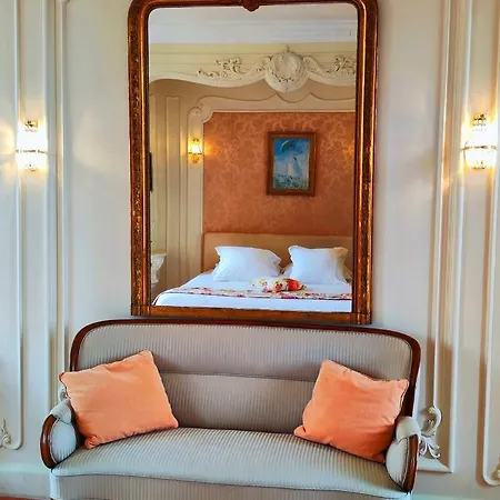 Logis Domaine Du Chatelard Hotell 4*