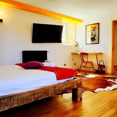 Hotell Logis Domaine Du Chatelard 4*