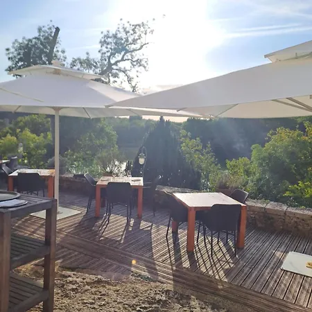 Hotel Logis Domaine Du Chatelard