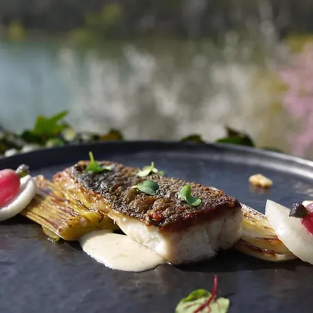 Hotel Logis Domaine Du Chatelard