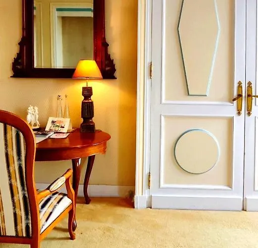 Logis Domaine Du Chatelard 4*