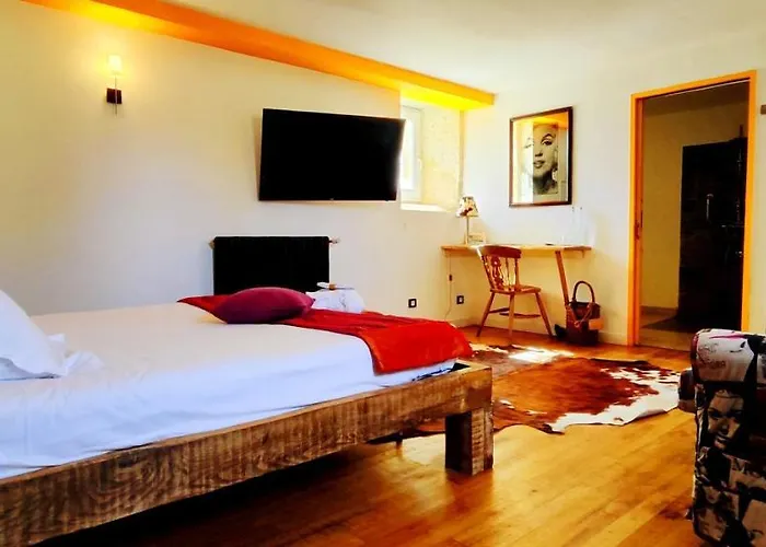 Hotel Logis Domaine Du Chatelard 4*