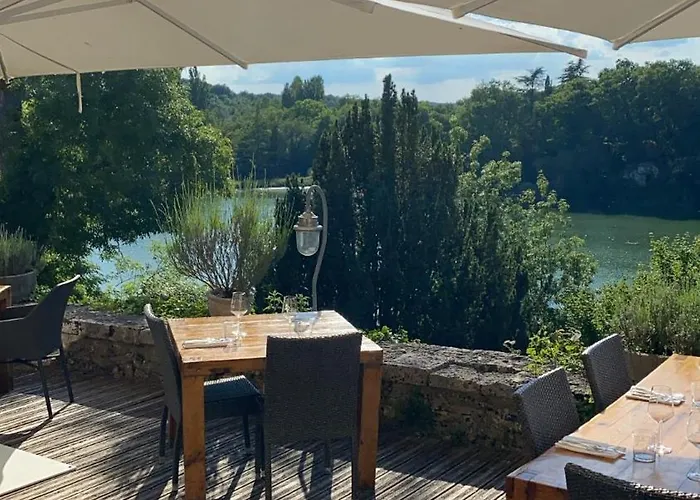 Logis Domaine Du Chatelard 4*