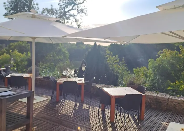 Hotel Logis Domaine Du Chatelard