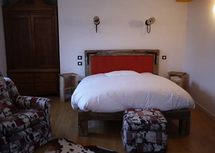 Logis Domaine Du Chatelard 4*