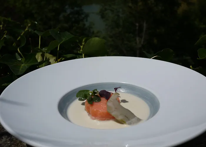 Hotel Logis Domaine Du Chatelard