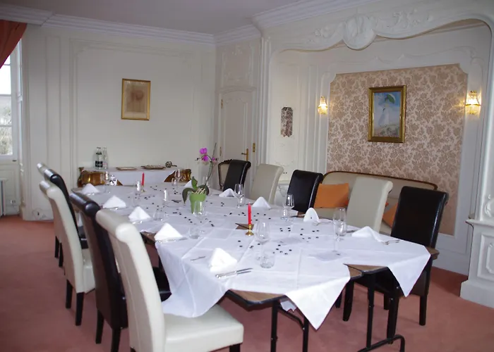 Hotel Logis Domaine Du Chatelard