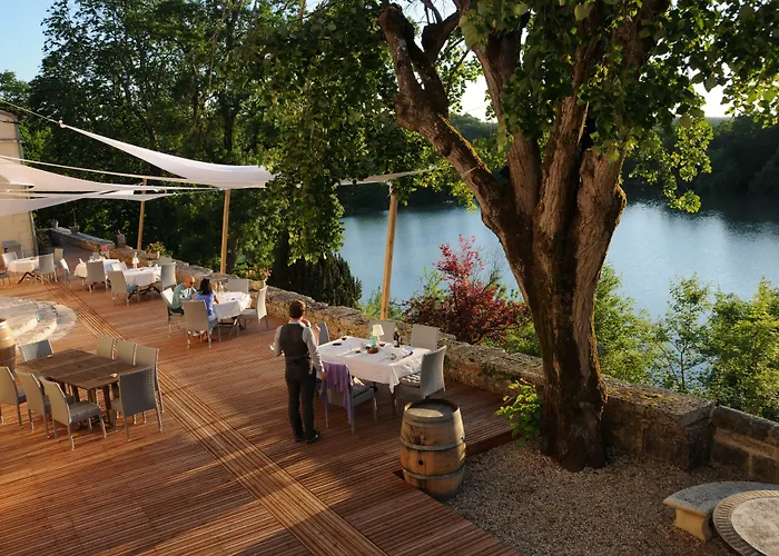 Logis Domaine Du Chatelard 4*