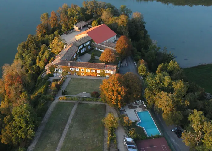 Hotel Logis Domaine Du Chatelard 4*