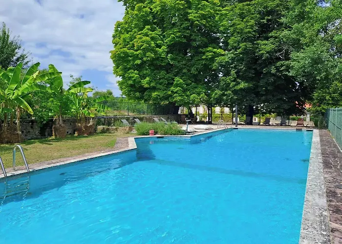 Logis Domaine Du Chatelard Hotel