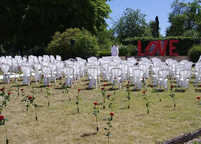 Logis Domaine Du Chatelard Hotel