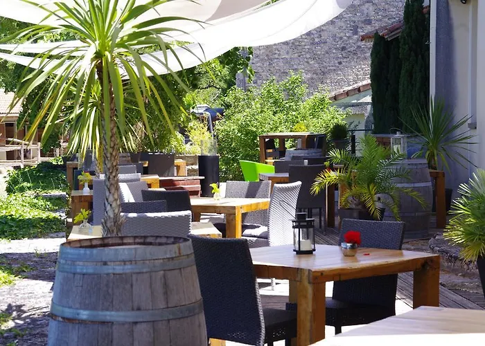 Logis Domaine Du Chatelard Hotel