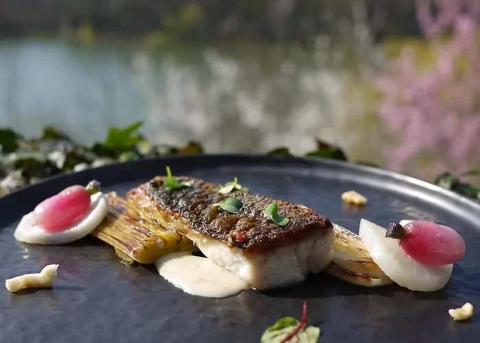 Hotel Logis Domaine Du Chatelard