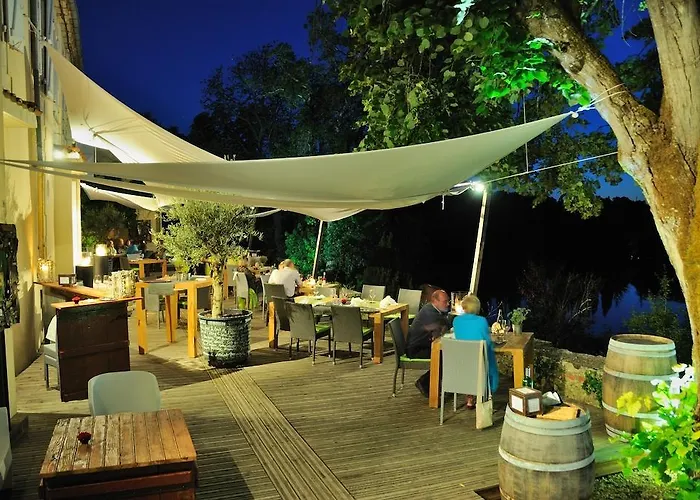 Logis Domaine Du Chatelard 4*