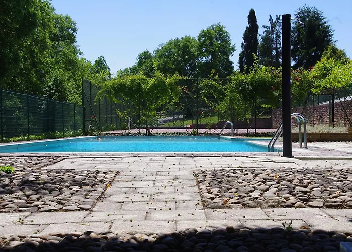 Logis Domaine Du Chatelard Hotel