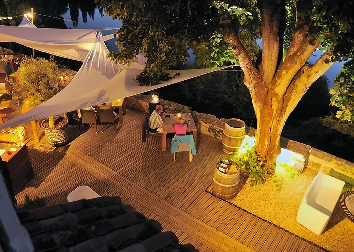 Logis Domaine Du Chatelard Hotel